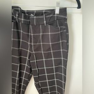 Blue & white plaid pixie pants. Old Navy, size 4, high rise